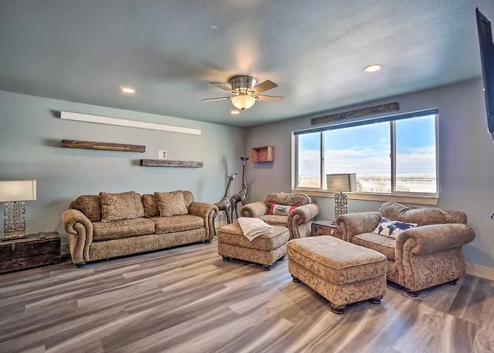 Spacious W/ Mountain Views! *