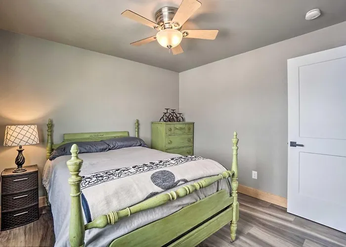 Spacious W/ Mountain Views! Saratoga