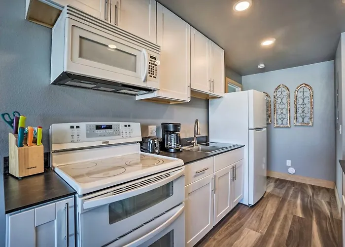 Spacious W/ Mountain Views! Saratoga